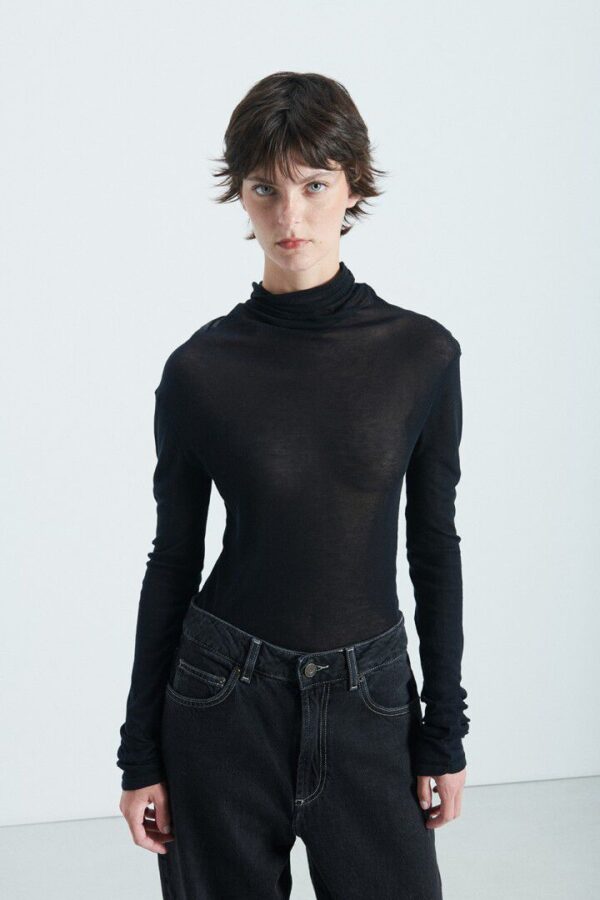 Massachusetts Turtleneck Black