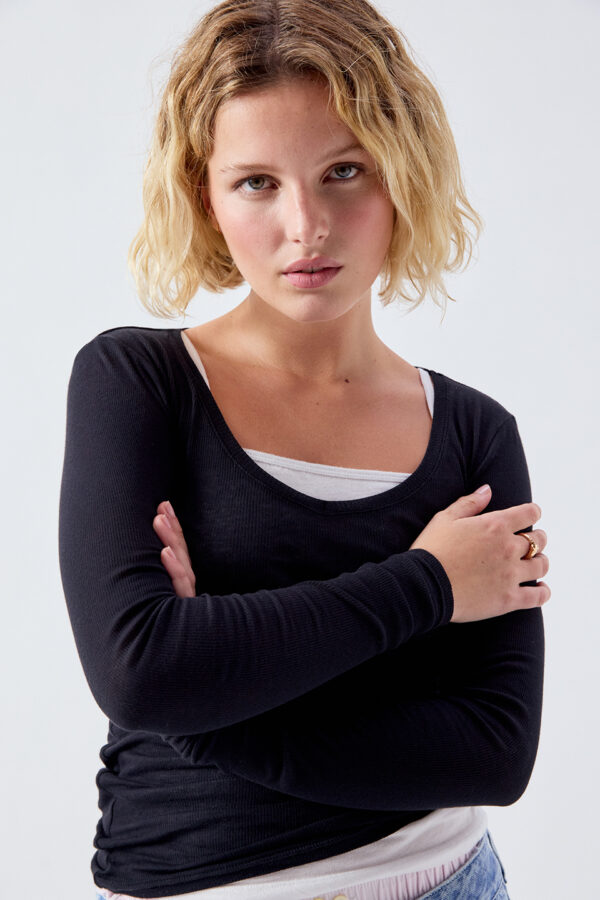 Massachusetts V-Neck Longsleeve Black